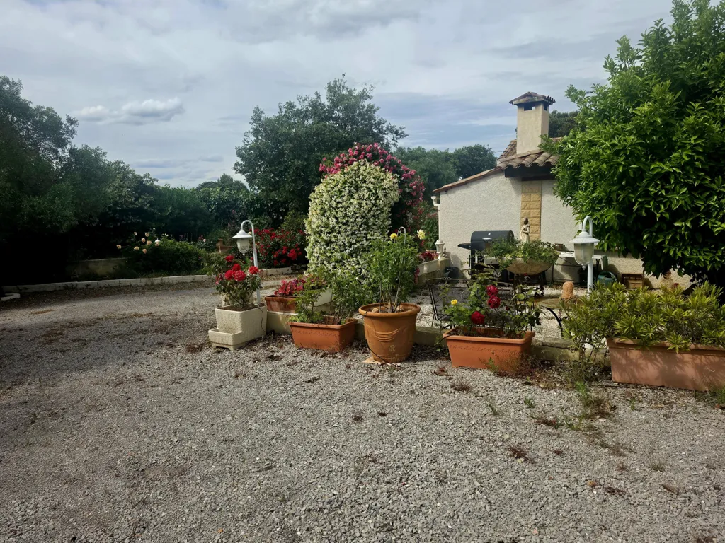 3-toaline maja asukohas Balaruc-le-Vieux