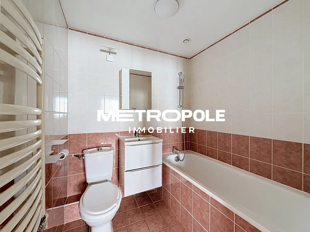 Vannitoad - Duplex Flat with Parking in Bourgoin-Jallieu