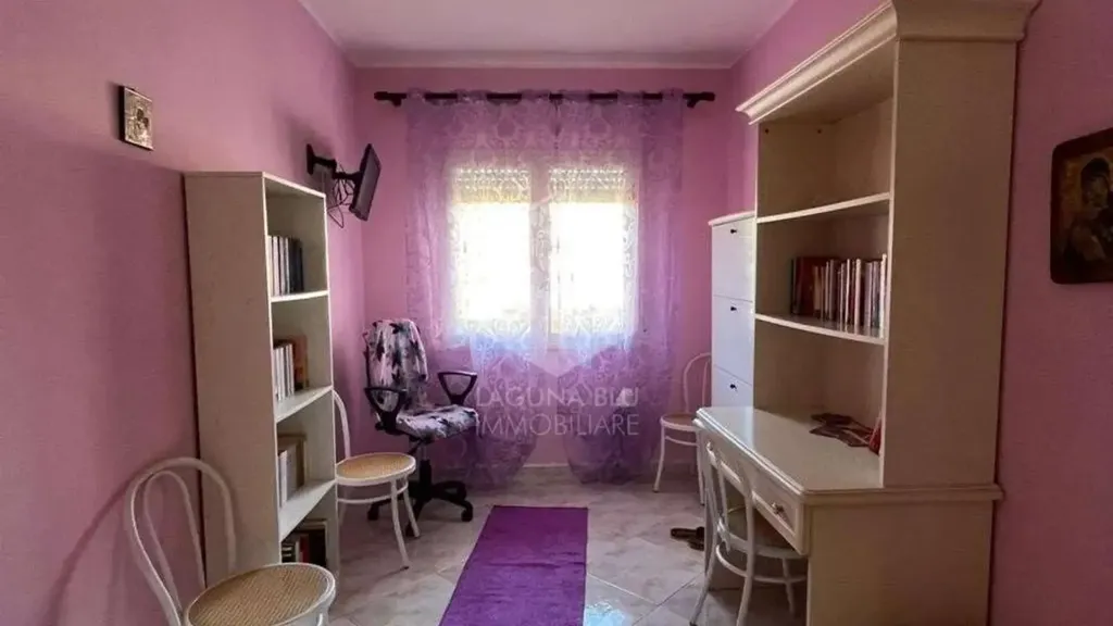 Bureau - Ground Floor Apartment with Balcony in Marsala