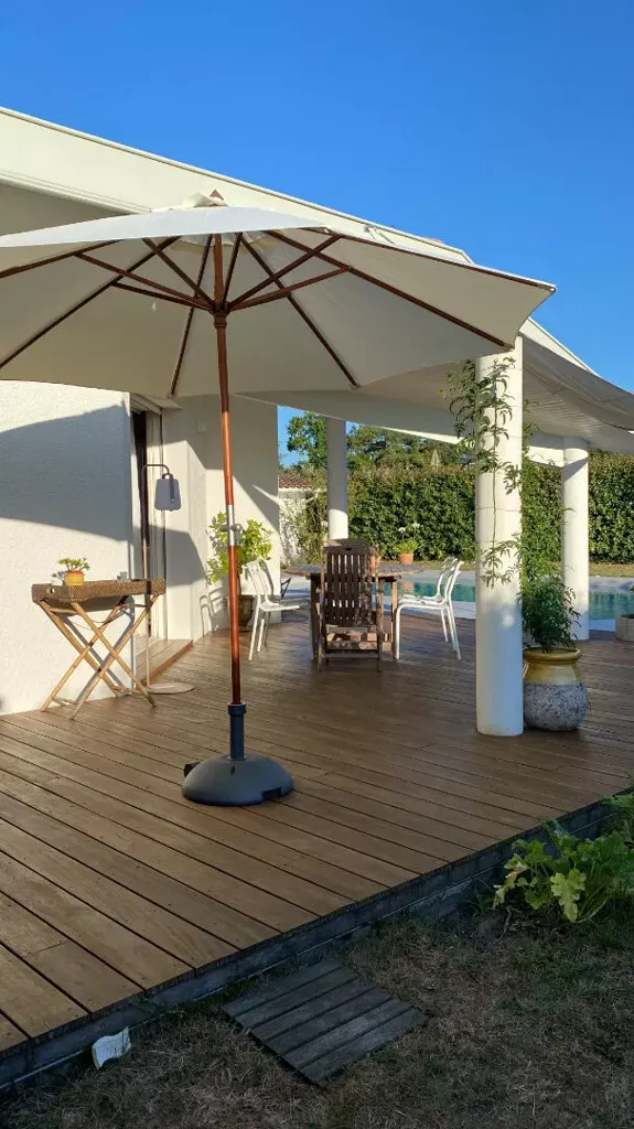 Terrace - Renovated House with Pool in Tosse