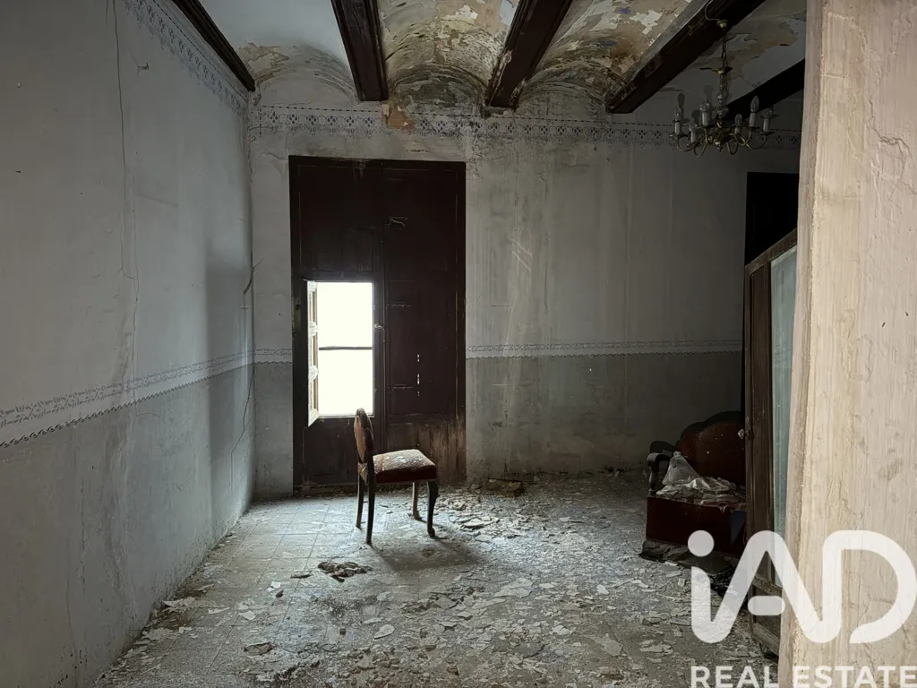 Rooms - Townhouse for Renovation in Llíria Centre