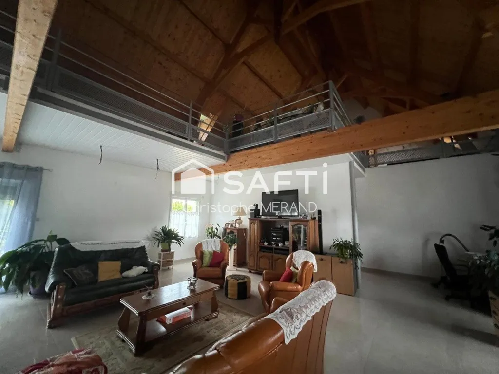 Elutuba - Unique House with Workshop in Usseau