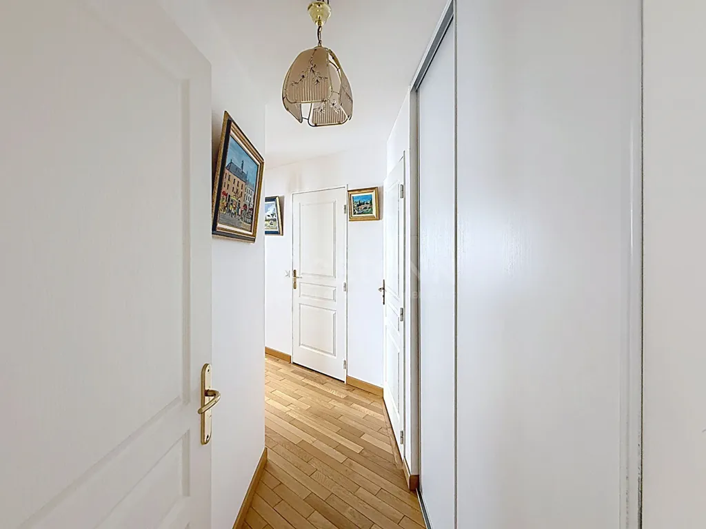 Entrée - Appartement avec Balcon Centre-Ville à Lamorlaye