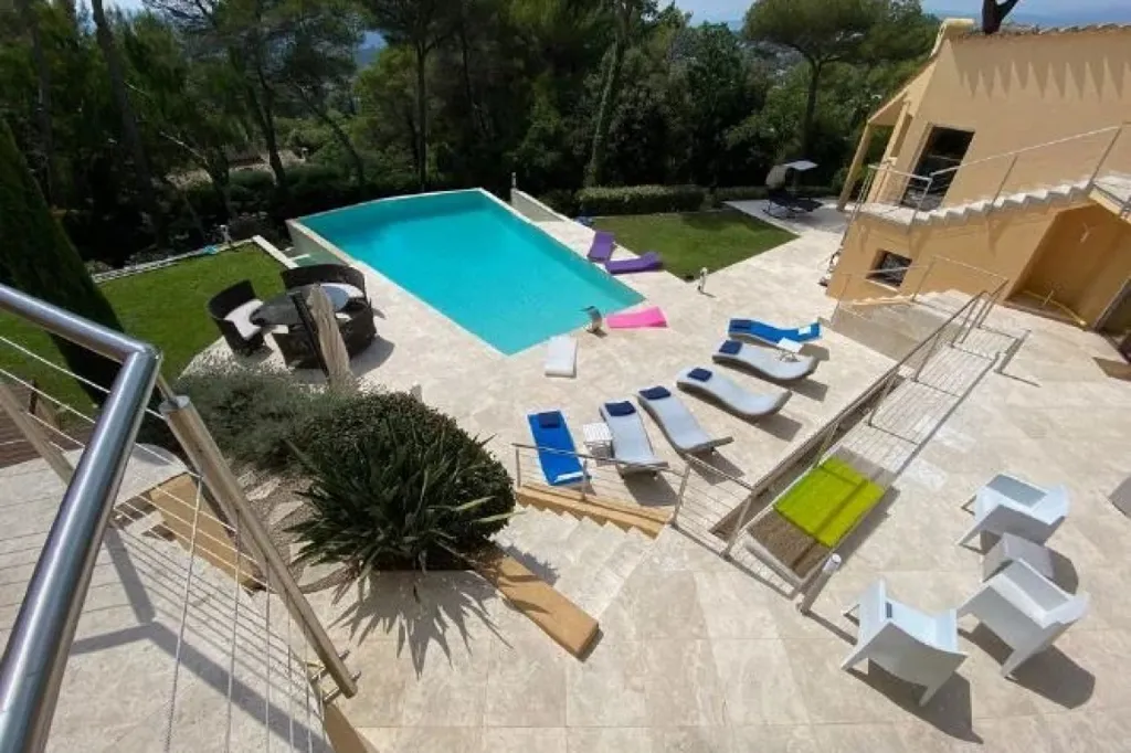 Piscine - Villa avec Vue Dominante sur le Vieux Village à Mougins