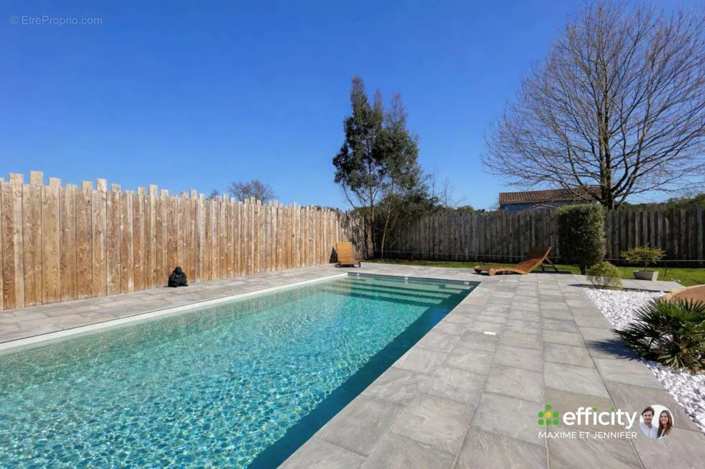 Piscine - Villa Rénovée avec Piscine à Azur