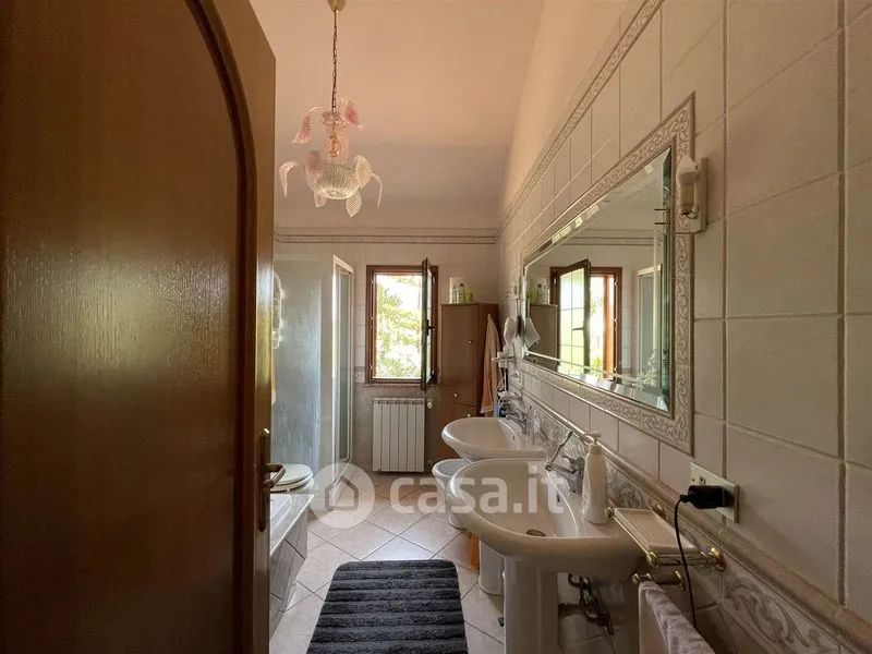 Salles de bain - Villa with Multiple Apartments in Ravanusa