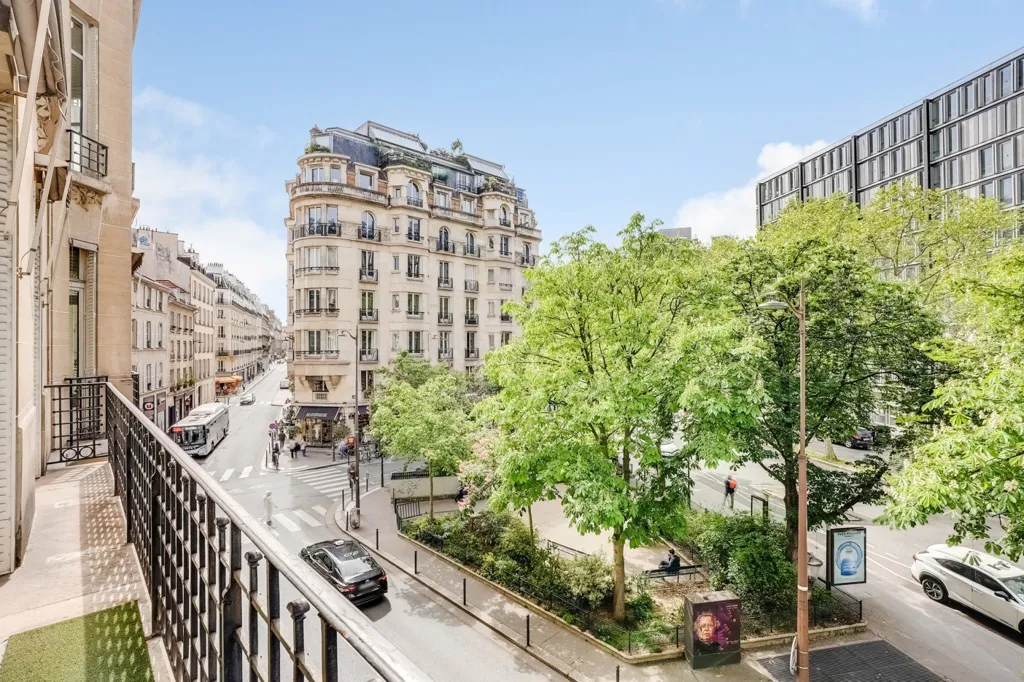 Balcon - Appartement 8 Pièces avec Balcon au 2ème Étage, Paris 6