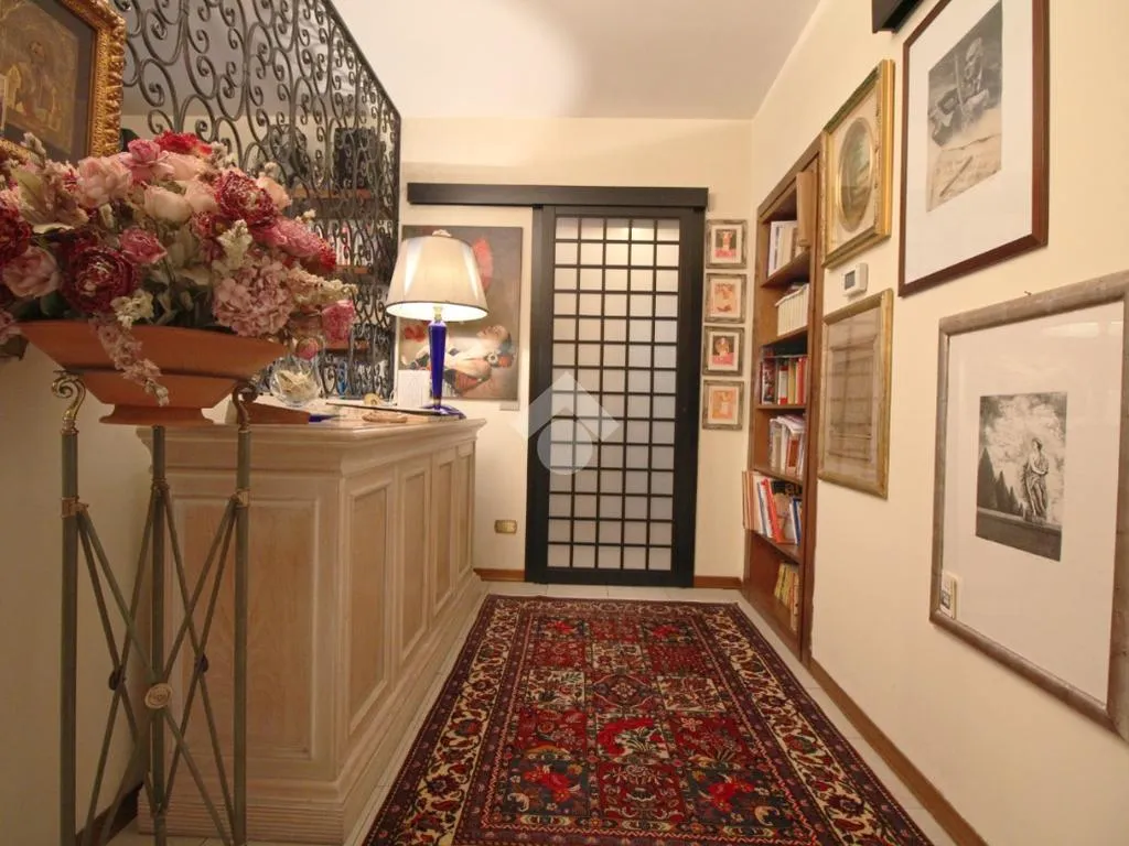 Entrée - 4-Bedroom Apartment with Private Garden in Prato