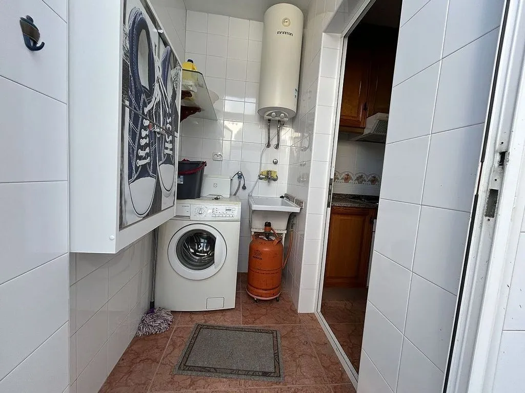 Pesuköök - Semi-Detached House with Pool in Torre de la Horadada