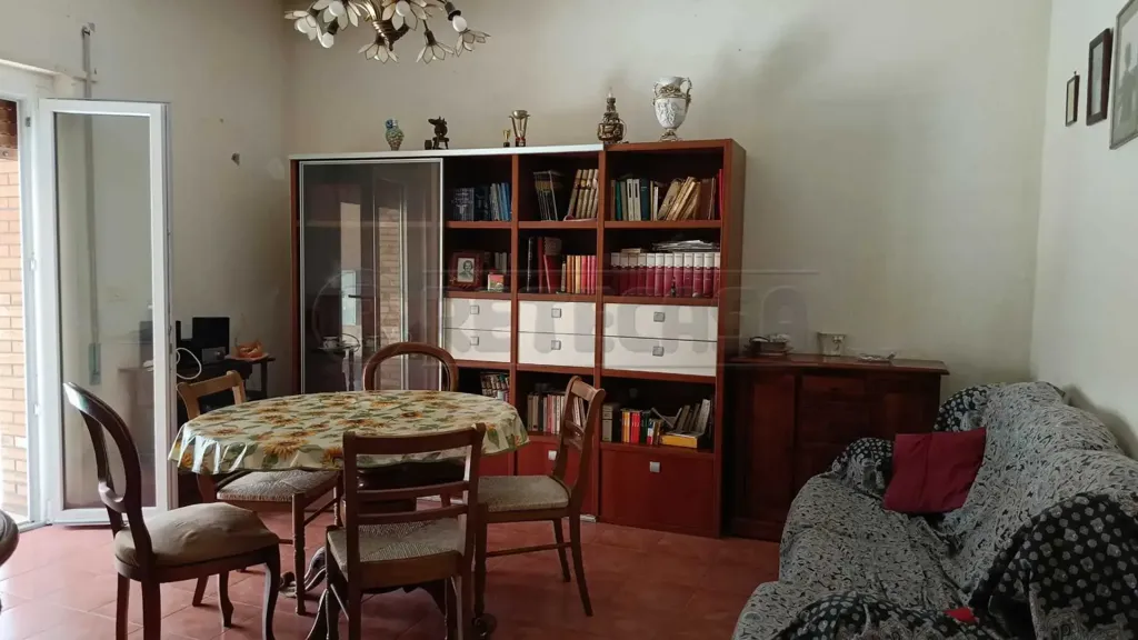 Salle à manger - Rear-Facing Apartment with Terrace in Ladispoli