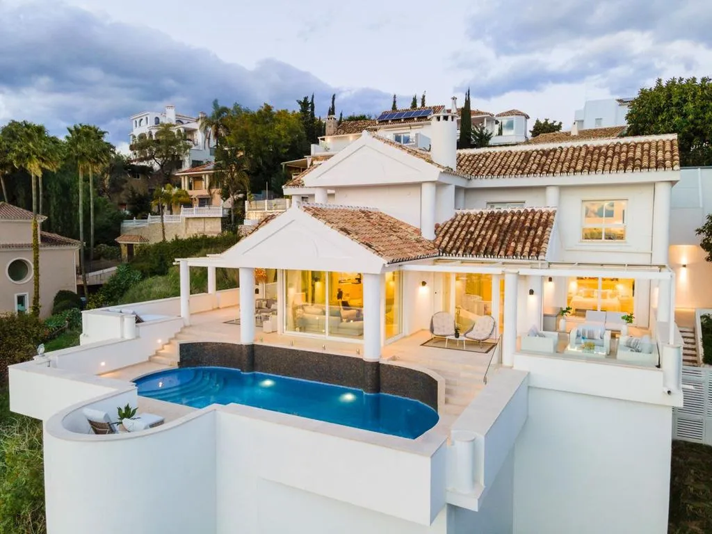 Piscine - Luxury Villa with Sea Views in Marbella