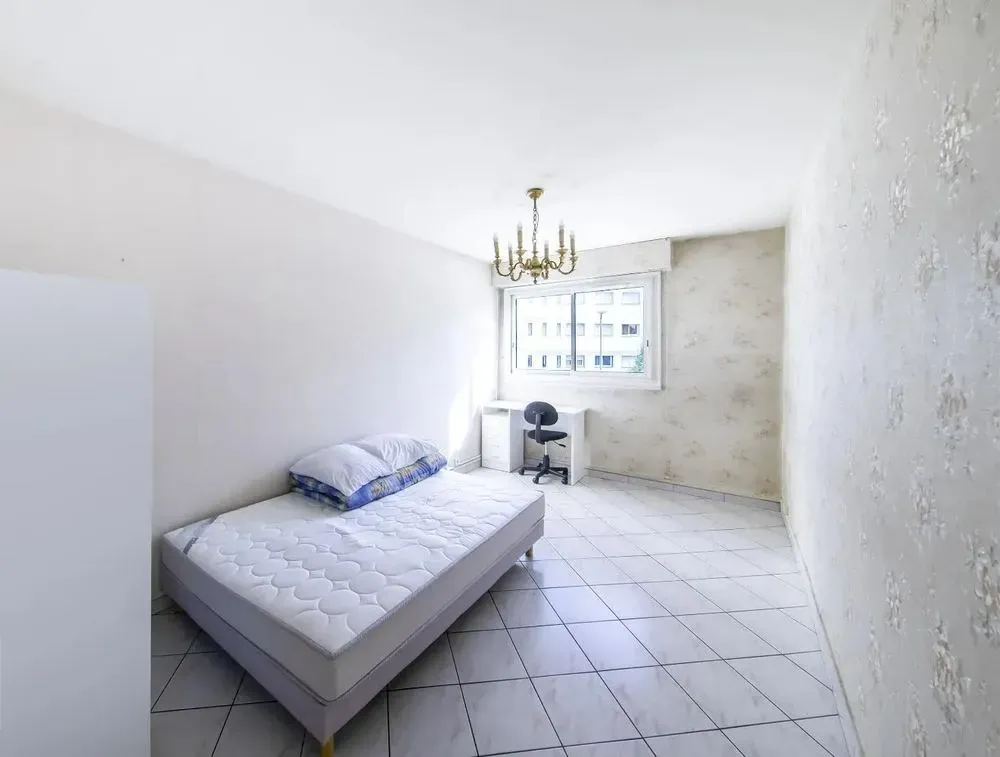 Chambres - Appartement 4 Pièces avec Loggia à Poitiers