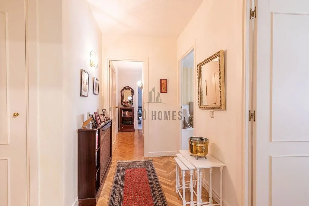 Esik - Apartment with Terrace in Ríos Rosas, Madrid