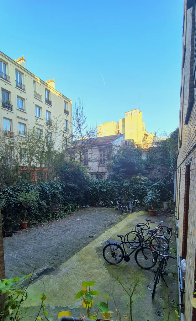Aed - Grand 2-Piece in Historic Building, Paris 18th