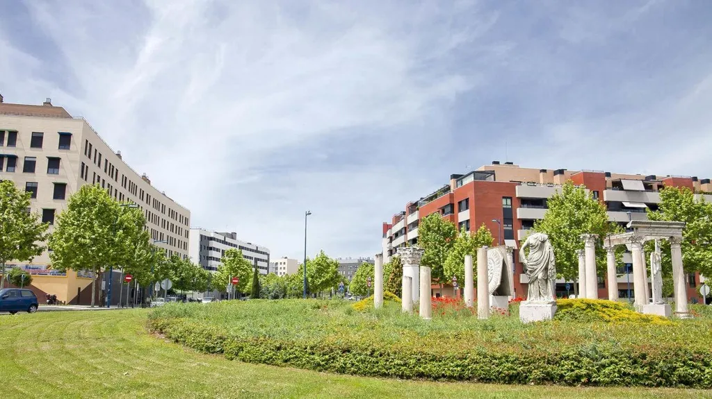 Commercial Unit in Plaza España, Leganés