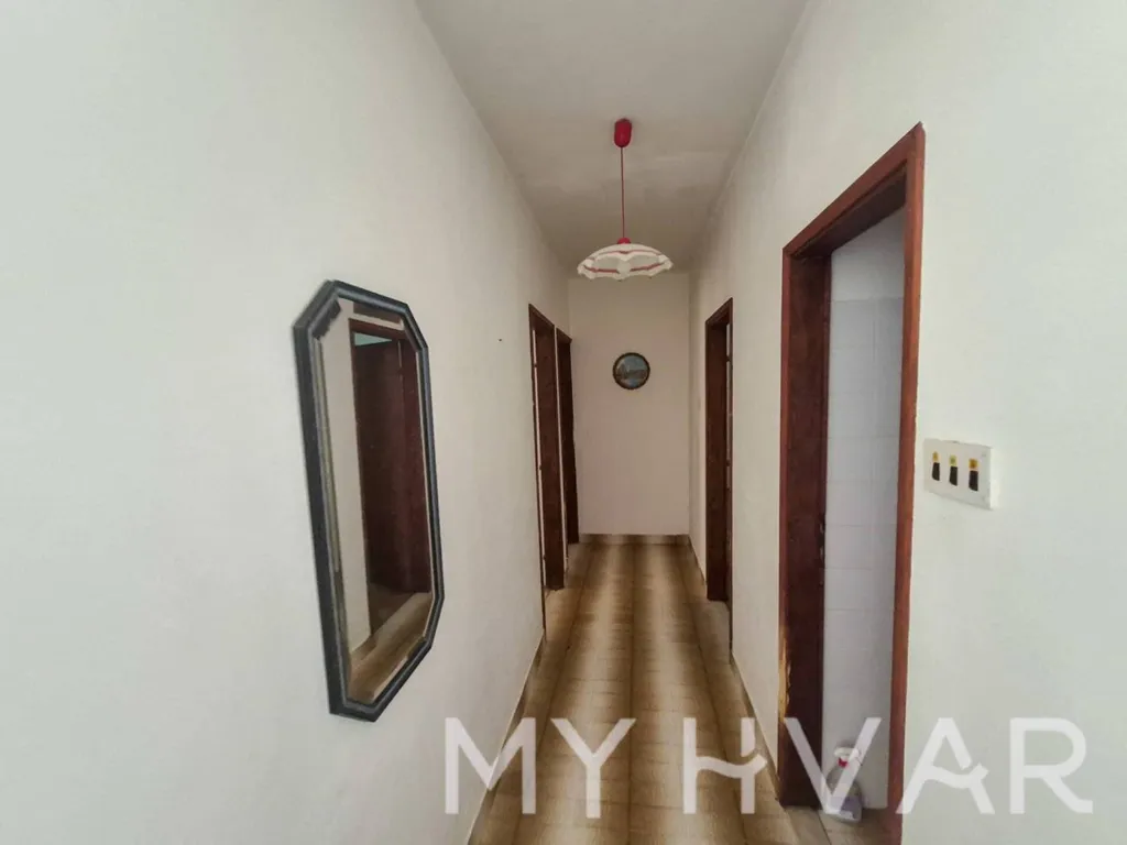 Entrée - Family House with Seafront in Jelsa