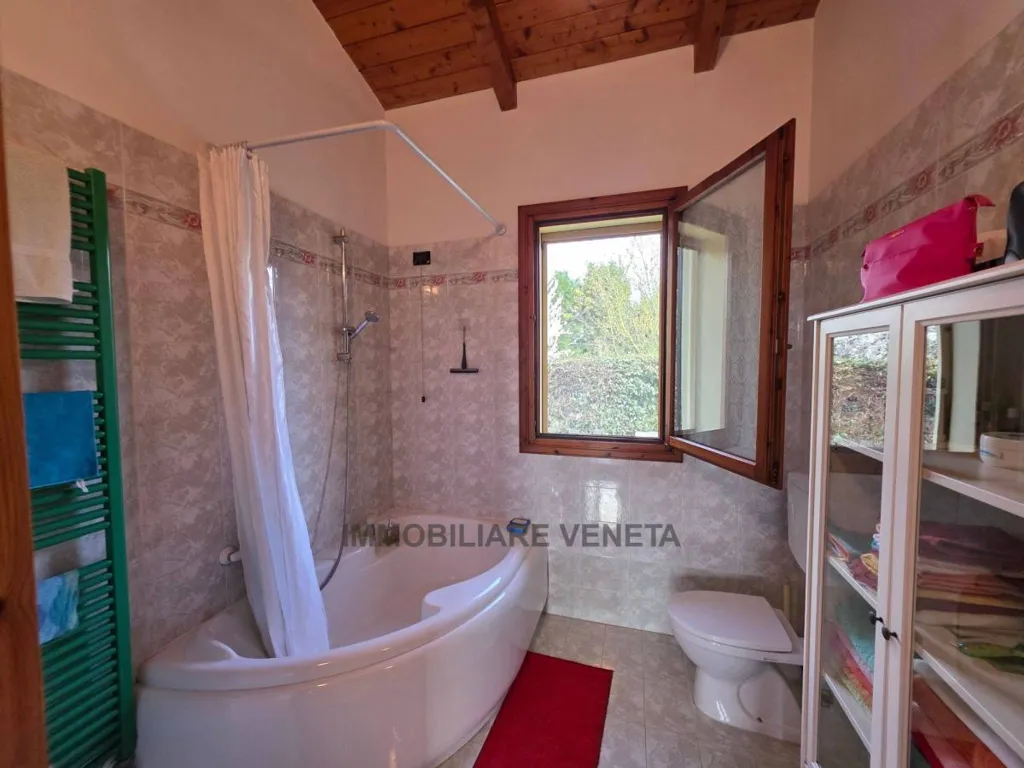 Bagni - Villa con giardino privato a Codevigo