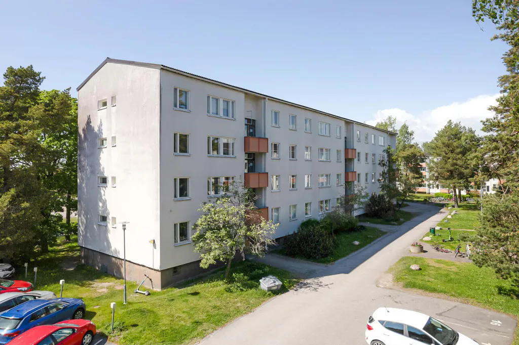 Exterior - Compact Triplex with Balcony in Roihuvuori, Helsinki