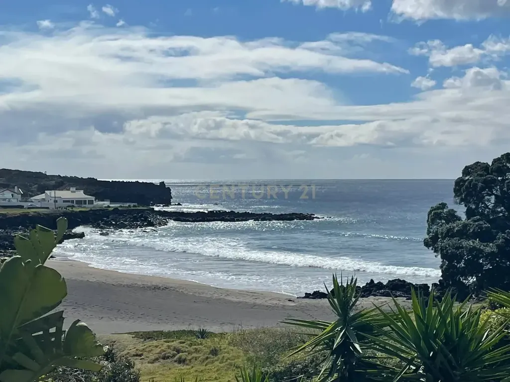 Villa with Beach Access in Livramento