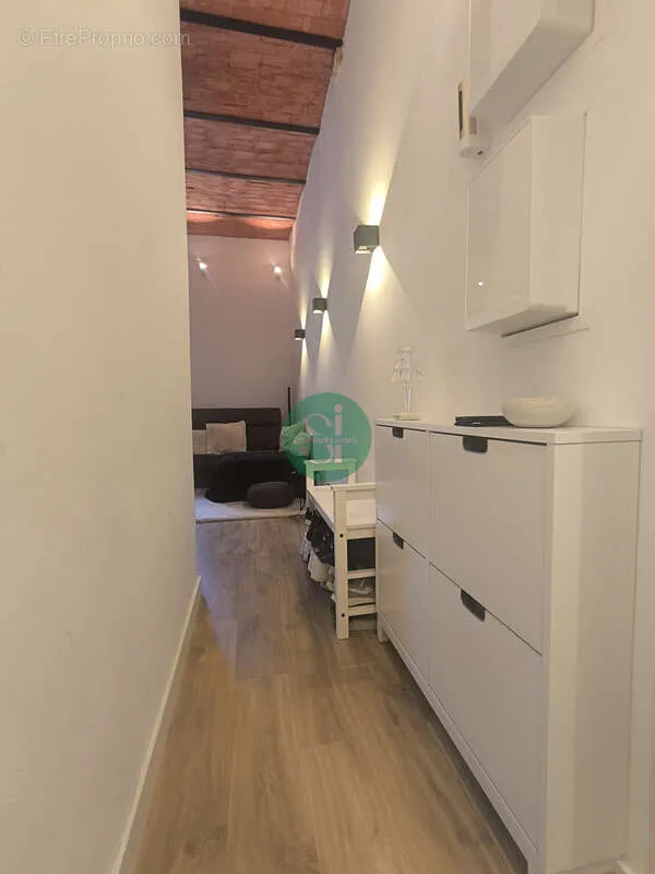 Entrée - Appartement Rénové avec Climatisation à Bandol