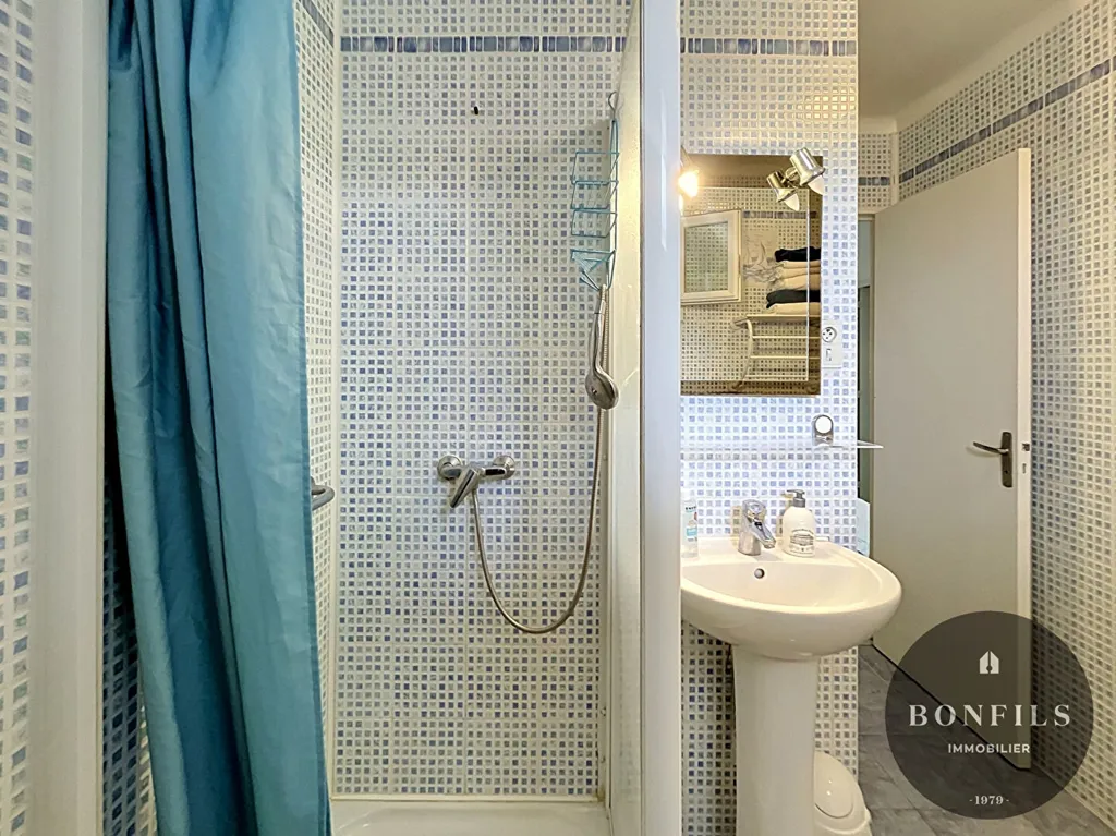 Vannitoad - Furnished Apartment with Balcony in Avignon Extramuros