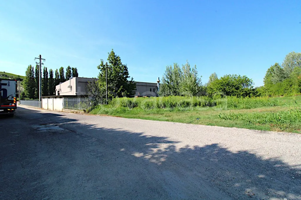 Välivaade - Buildable Industrial Plot in Monteu Roero