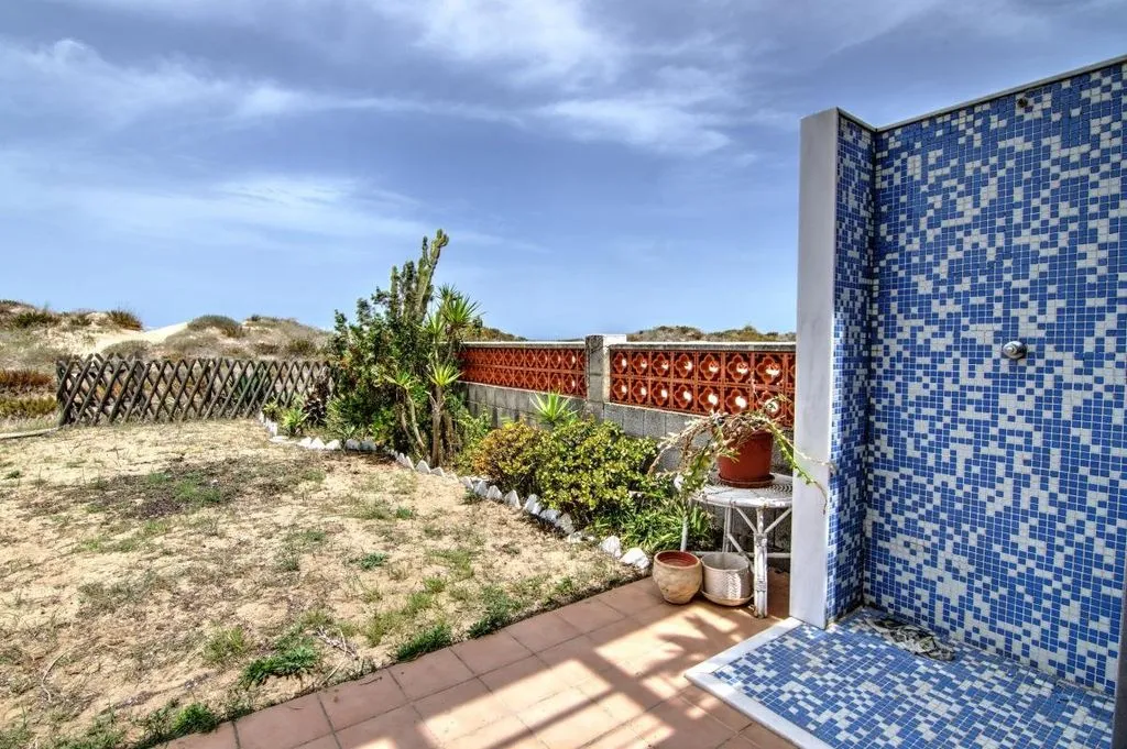 Terrazza - Beachfront Villa with Sea Views in Oliva Nova