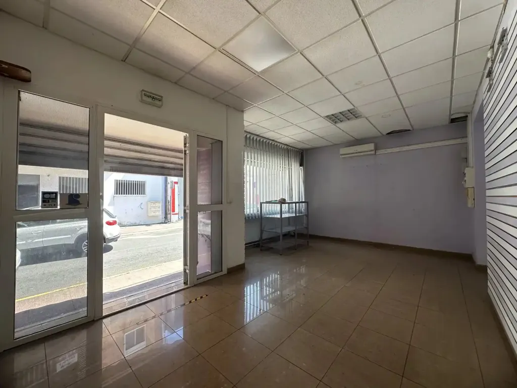 Rooms - Commercial Space with Air Conditioning in Saint-Louis