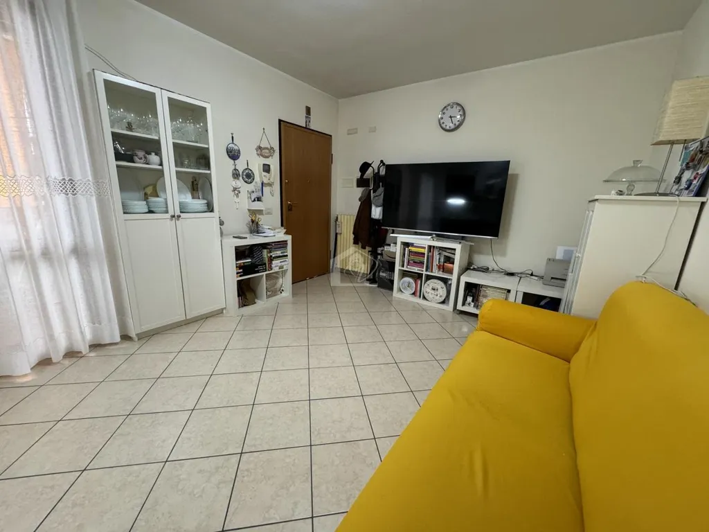 Séjour - Bright Trilocale with Balcony in Suzzara