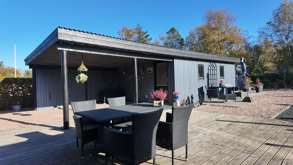 Terrazza - Well-Built Summerhouse with Garden in Skellet