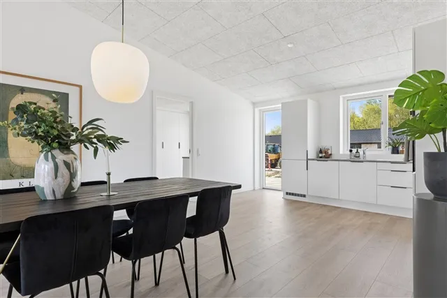 Söögituba - Contemporary House with Balcony in Slukefter