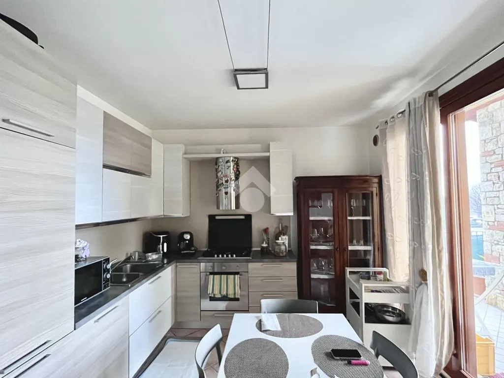 Cuisine - Trilocale with Terrace in Adro