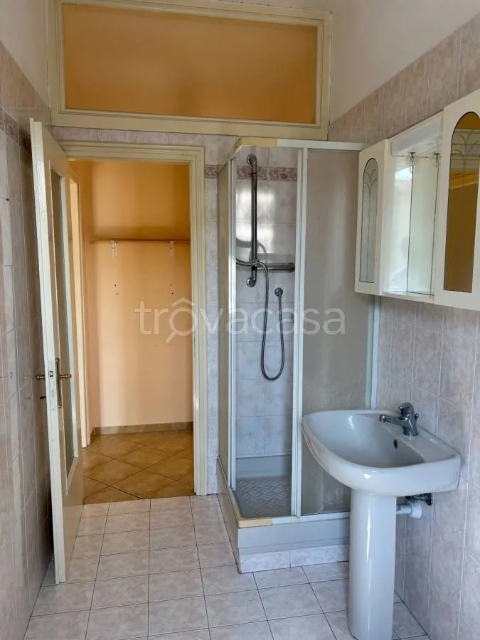 Salles de bain - Modernised 2-Bed Flat with Balcony in Pinerolo