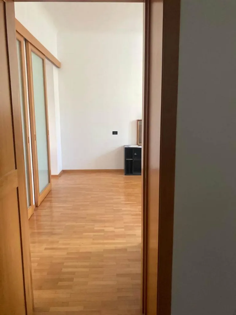 Ingresso - Appartamento ristrutturato con parquet a Ancona