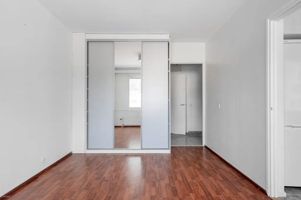 Stanze - Apartment with Linjasaneerattu Balcony in Lapila