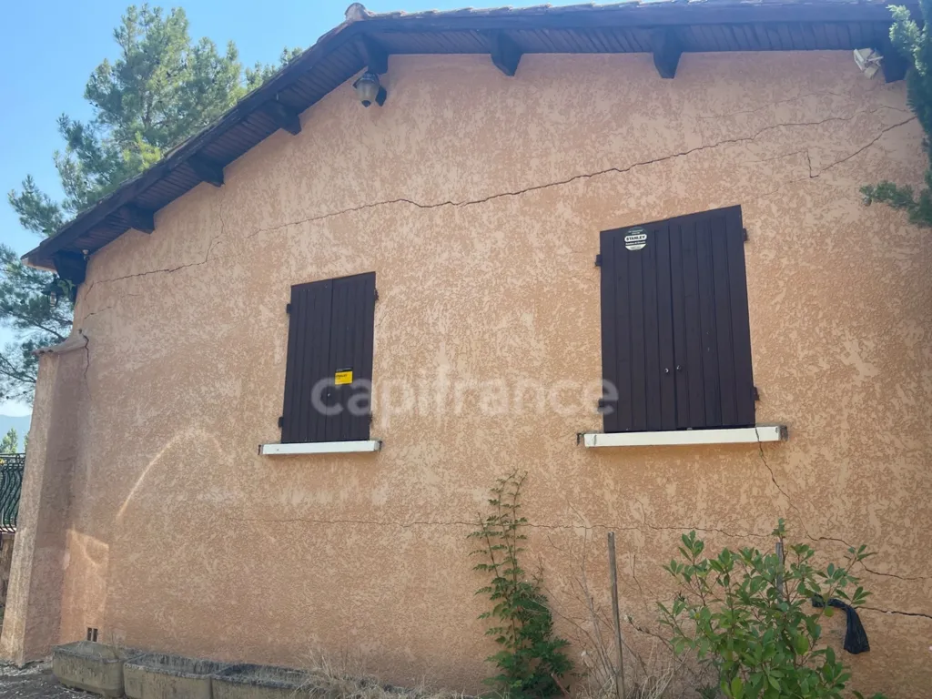 Extérieur - Maison avec Terrain de 5 600 m² à Gargas
