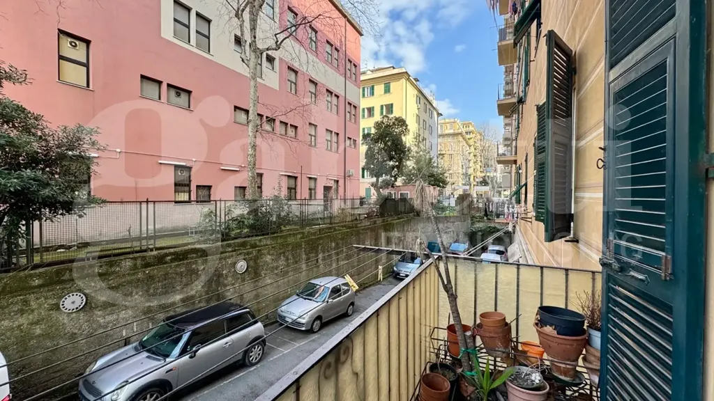 Balcone - Apartment with Balcony in Genoa