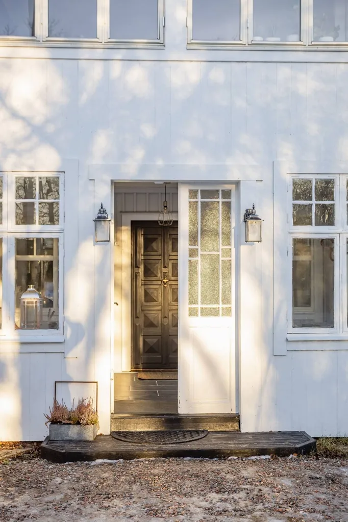 Exterior - Well-Maintained Farmhouse with Stables in Västernorrland