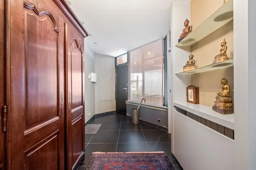 hallway_entrance