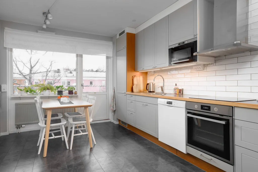 Köök - Modern Flat with Balcony in Karlslund