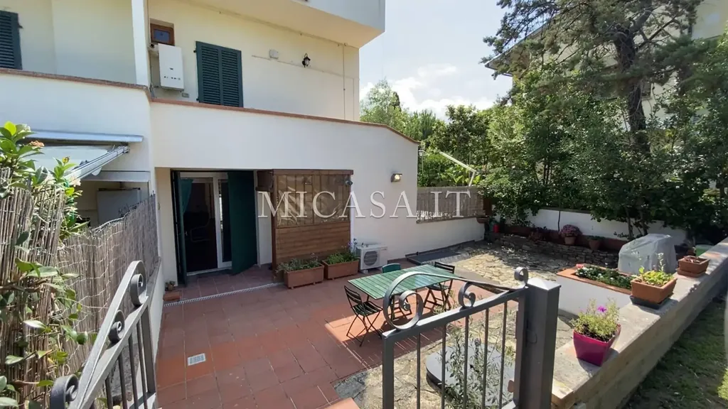 Terrasse - Trilocale with Garden in Pisa