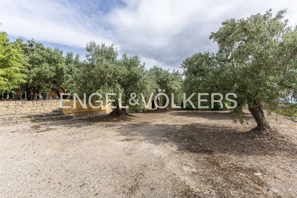 Aed - Equestrian Estate with Pool in Enguera