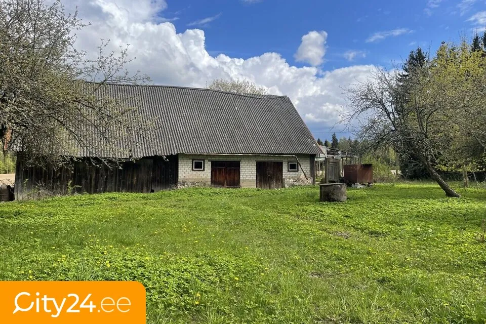 Aed - Traditional Wooden House with Outbuildings near Elva