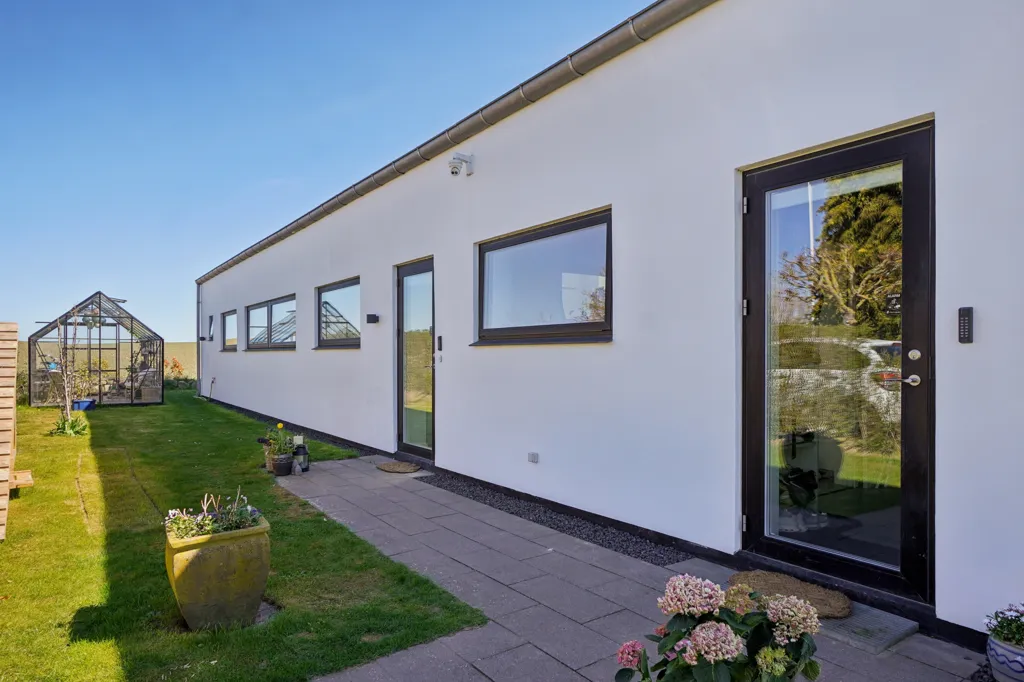 Aed - Architect-Designed Villa with Park View in Stenløse