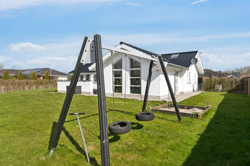 Jardin - Architect-designed Villa with Garden in Køge