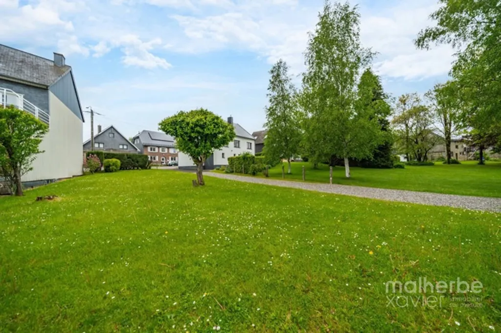 Jardin - Ensemble Immobilier Rénové avec Habitation et Garages à Elsenborn