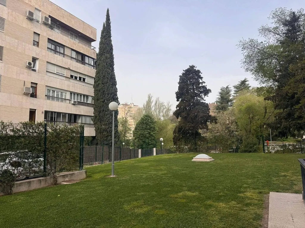 Garden - Luxury Flat with Pool on Arroyofresno Street, Madrid