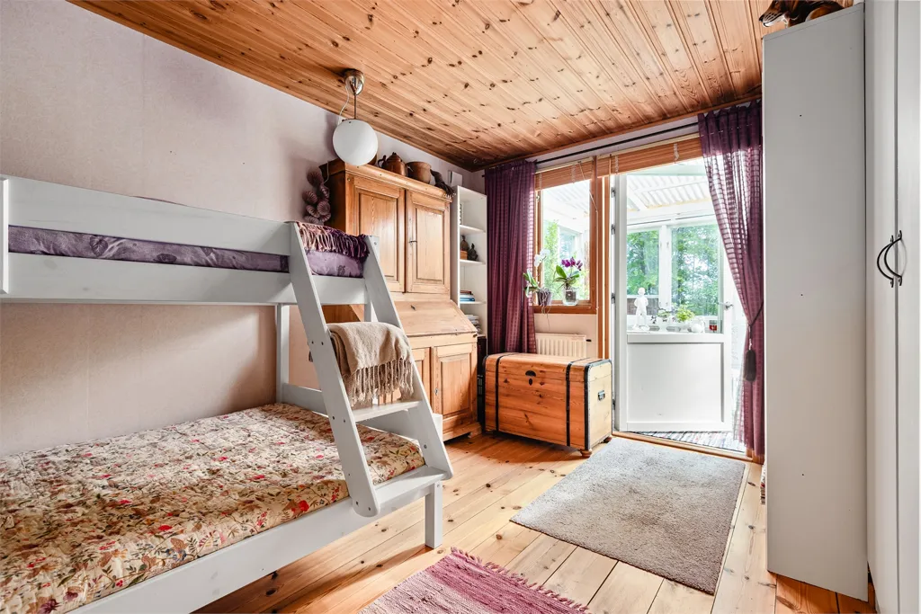 Magamistoad - Charming Cottage with Private Pier near Katrineholm