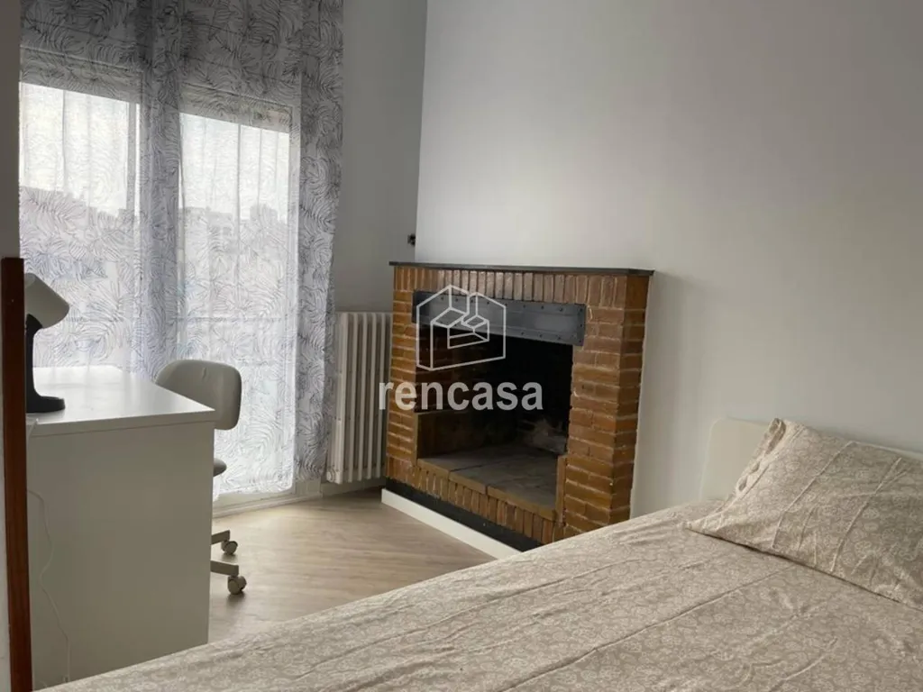 Magamistoad - Spacious Flat with Balcony in Lleida Centre