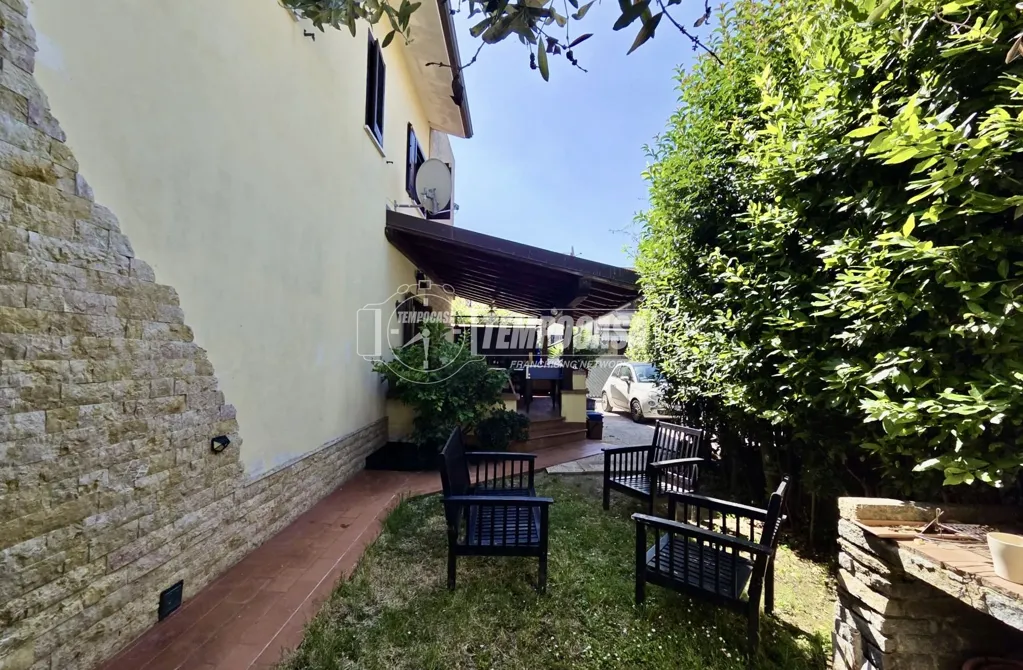 Aed - Rustic Villa with Garden in Castagnola, Massa